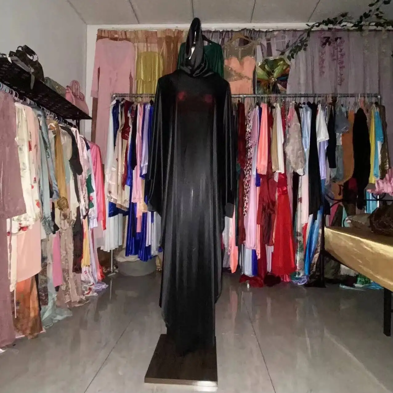 Länge 1,35 m, 40–180 kg, glänzendes Damen-Satin-Kleid mit Fledermausärmeln, lockeres Maxikleid, Übergröße, Schlaf-Pyjama-Robe