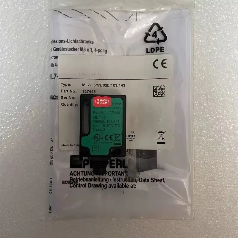 1pcs New UB250-F77-E2-V31 UB250-F77-E0-V31 UB100-F77-E0-V31 Ultrasonic Sensor