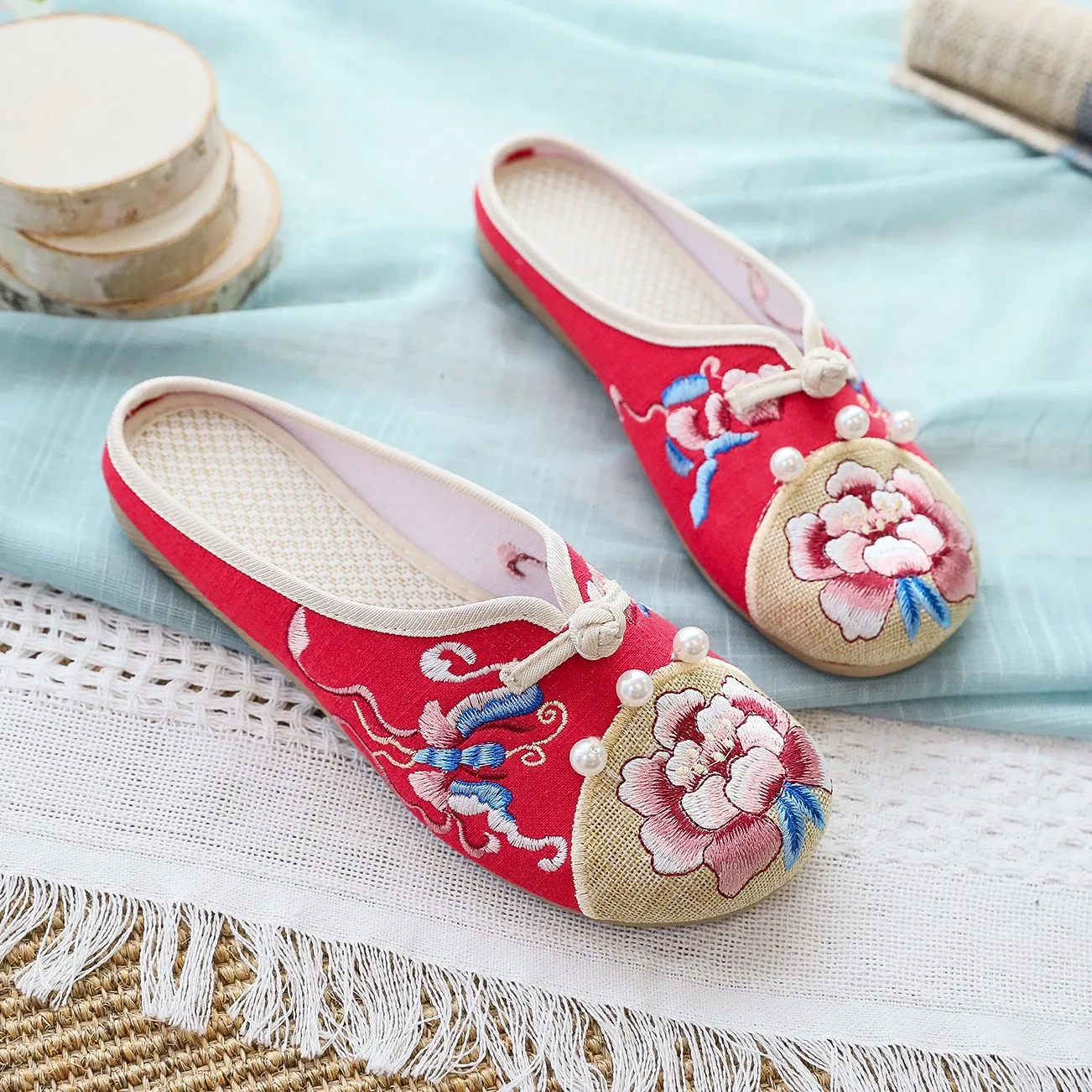 Size 35-40 Flat Mule Shoes Embroidered Flowers Cloth Shoes Ethnic Style Chinese Hanfu Shoes