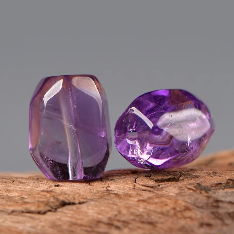 Amethyst section accompanying loose beads