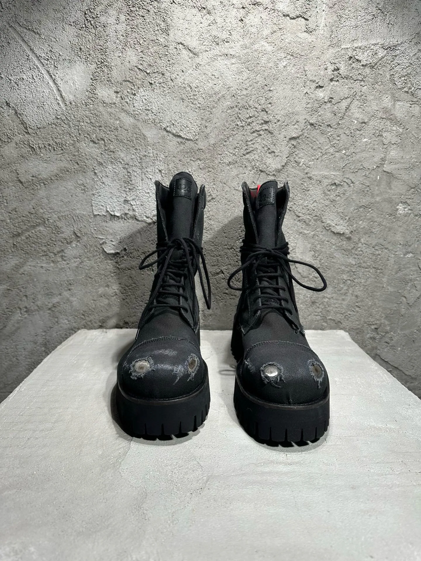 مصنع مصنوع يدويًا عالي الجودة يتم ارتداؤه بنمط رث من قماش الدنيم المعدني لأصابع القدم أحذية كاوبوي كاجوال للسيارات #4