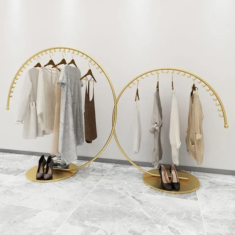 Clothing store island rack floor-to-ceiling display rack middle shelf wrought iron clothing rack women\'s clothing hanger