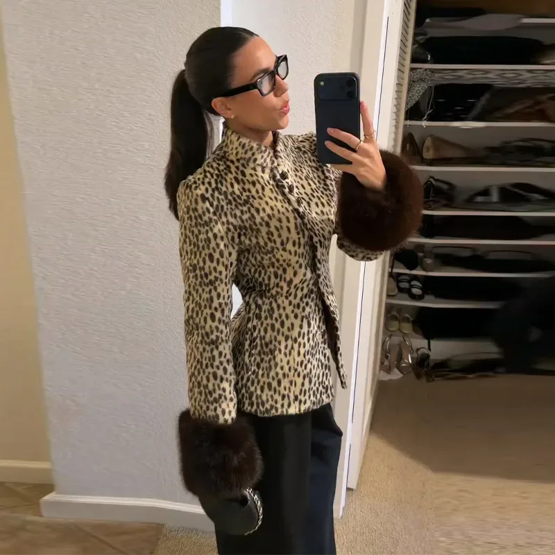 2026 Herbst Winter Sexy Leoparden-Fell-Patchwork-Jacke Damen Schick Langarm Bedruckt Schmal Geschnitten O-Ausschnitt Knopf-Mäntel Damen Oberbekleidung Neu – Detail 26