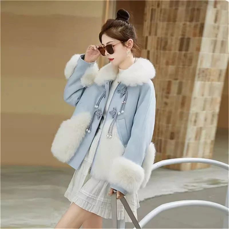 2024 neue Winter chinesische Stil Schnalle Design Sinn Daunen jacke Damen kurzen Fuchs Pelzmantel leichte Luxus lose und schlanke Jacken