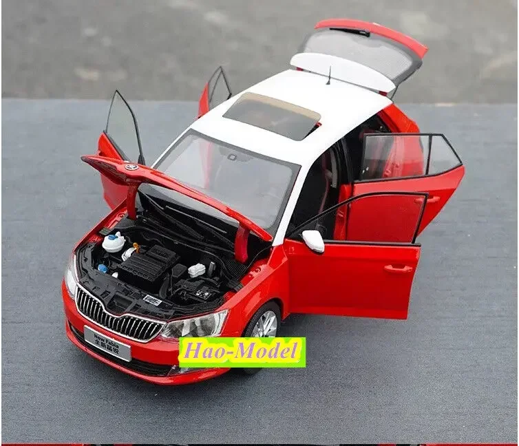 1/18 For Shanghai Volkswagen Skoda NEW Fabia Alloy Diecast Model Car Toys Boys Birthday Gifts Hobby Display Collection Ornaments