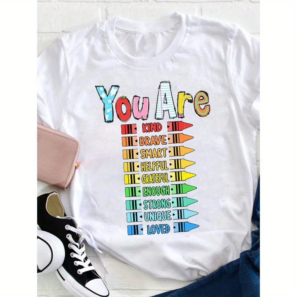 เสื้อยืดพลัสไซส์คุณเป็นคนที่ใจดี กล้าหาญ ฉลาด เสื้อยืดครูสีเทียน เสื้อยืดคอกลมลำลองสำหรับผู้หญิง 0XL-4XL