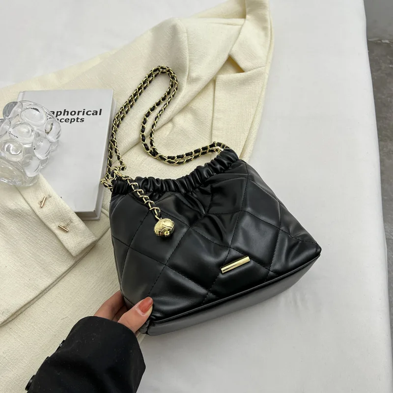 Designer Women's Leather Bag Classic Solid Color Small Bucket Tote Summer Y2K Chain Strap French Minimalist Fashion Hasp Handbag