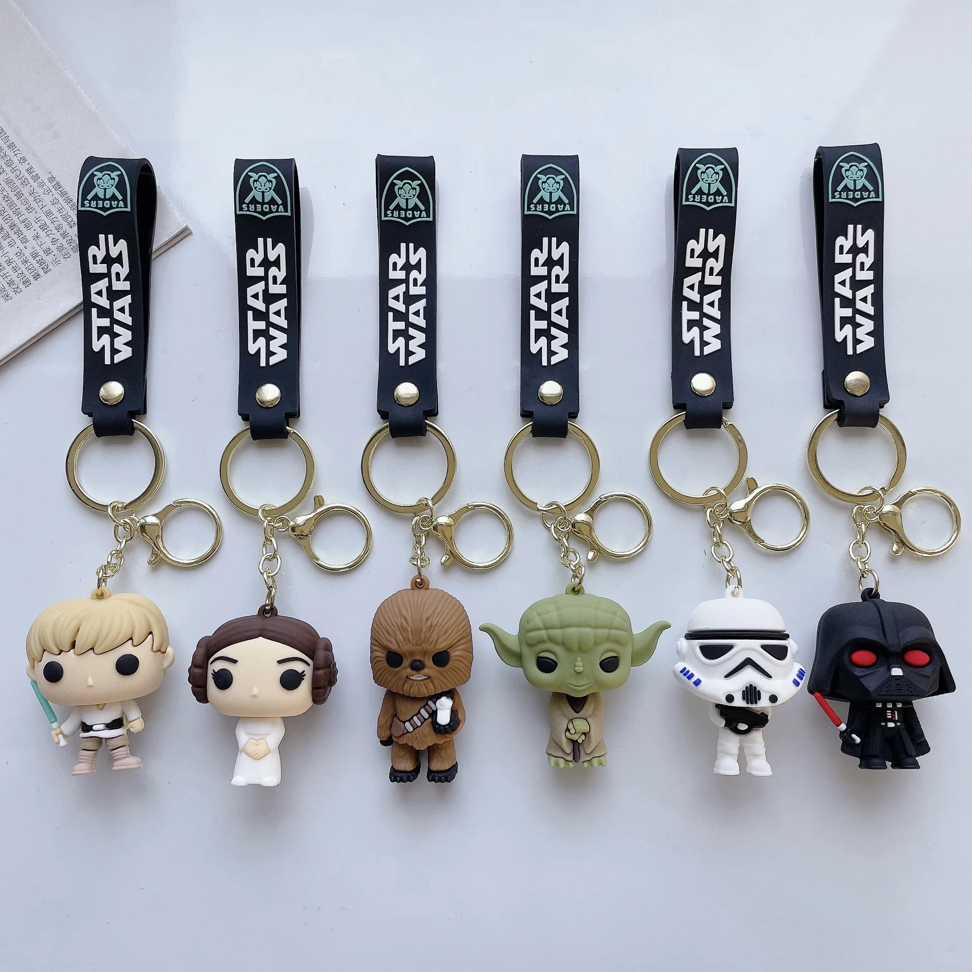 Portachiavi per auto Star Wars in bianco e nero, con ciondolo a forma di guerriero, creativo, per coppia, piccolo regalo
