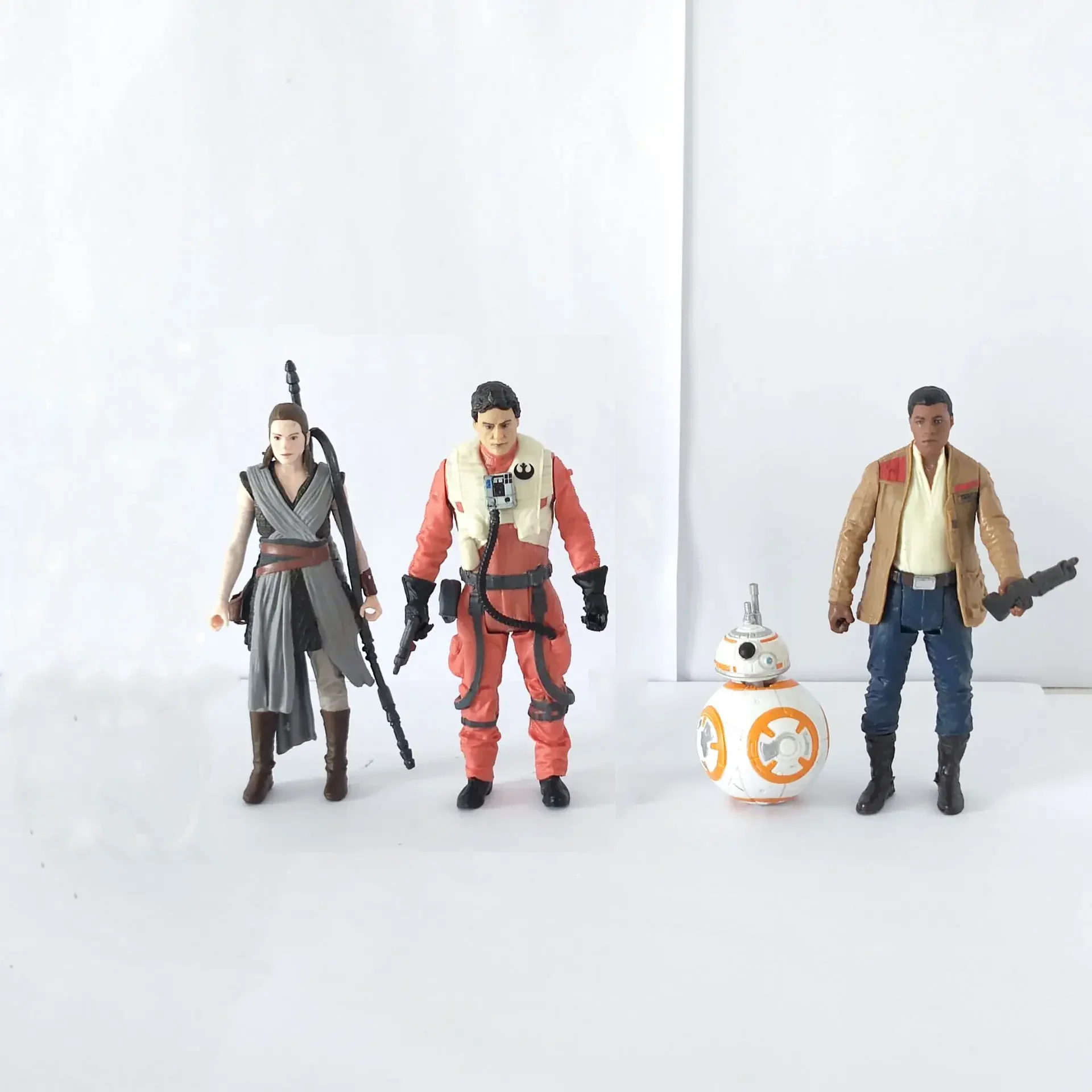 

Фигурки Star Wars Force Link: Рей, Финн, BB-8, Пой Дэймон, с подвижными суставами, 3,75 дюйма, без упаковки