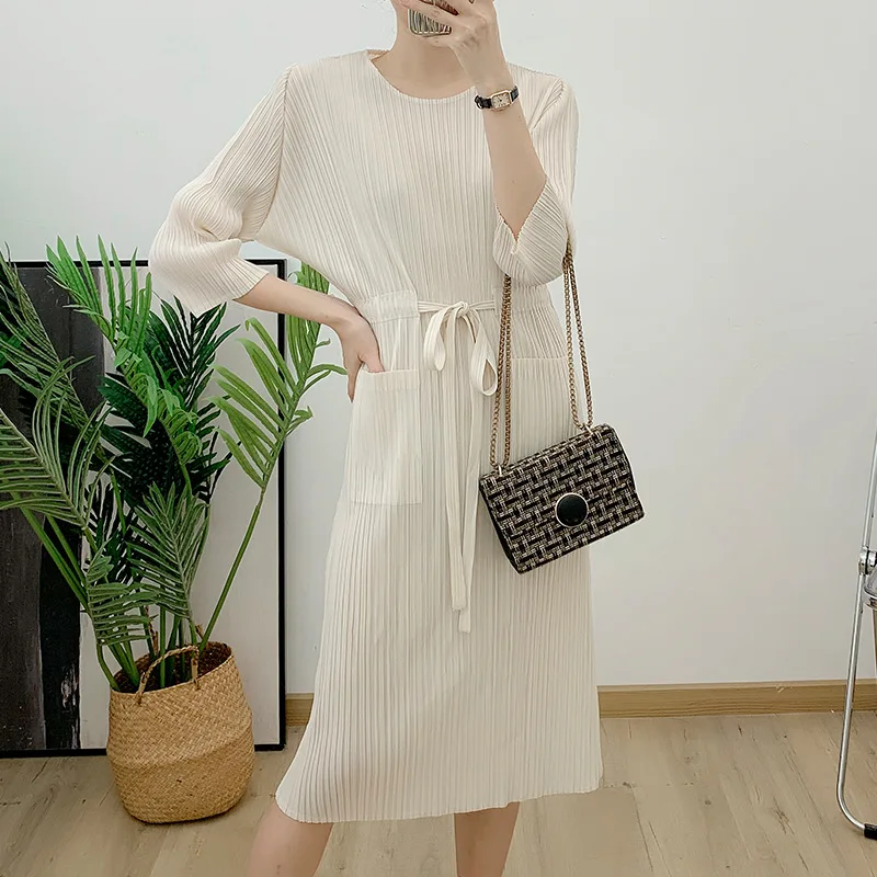 

Pleated Dress 2023 Autumn New Seven-point Sleeve Lace-up Age-reducing Large Size Solid Color Pleated Dress