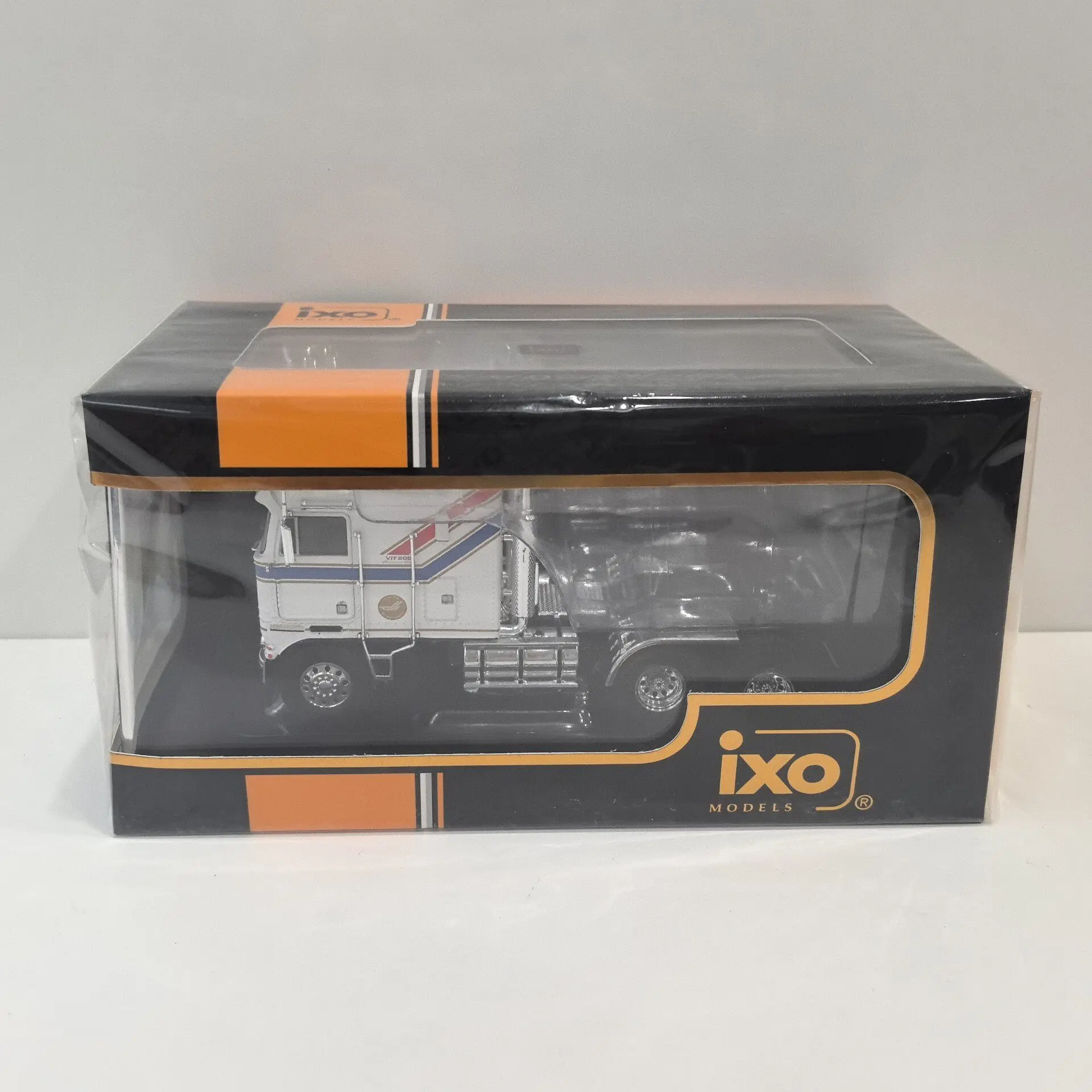 

Модель грузовика-тягача KENWORTH K100 Aerodyne 1976 года, масштаб 1/43, литая под давлением, из сплава, от IXO