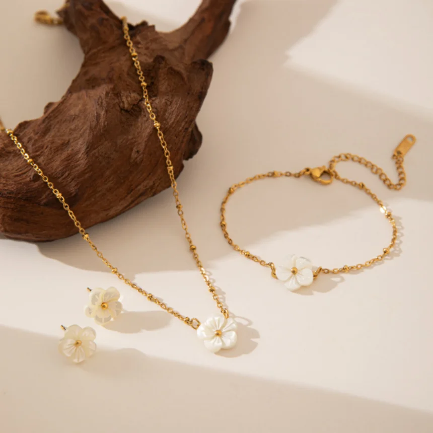316L Stainless Steelss Natural Seashells Flower Pendant Clavicular Chain Necklaces Fashion High Jewelry Party Gift SAN1679
