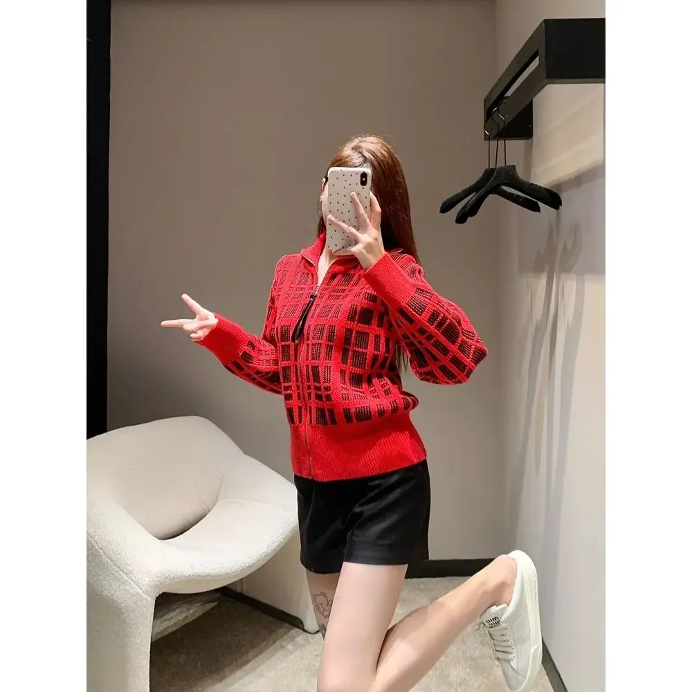 

2024 Autumn Winter New Fashion Plaid Zipper Knitting Cardigan Coat Ladies Korean Turn-down Collar Long Sleeve Sweater Top Tee