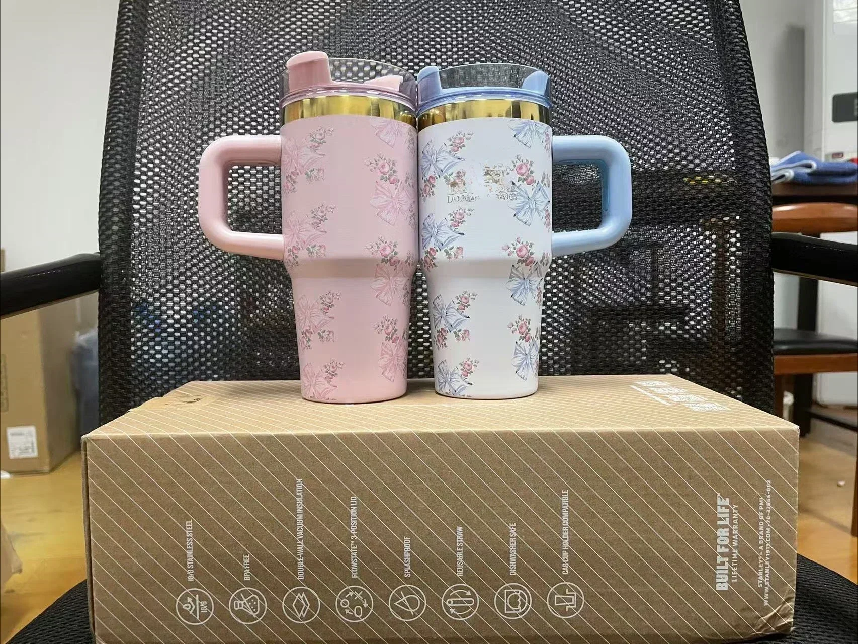 1 Pcs 14OZ vacuum Straw cup Brand Hot Selling Same Style Love Fantasy House Co branded Insulated Cup