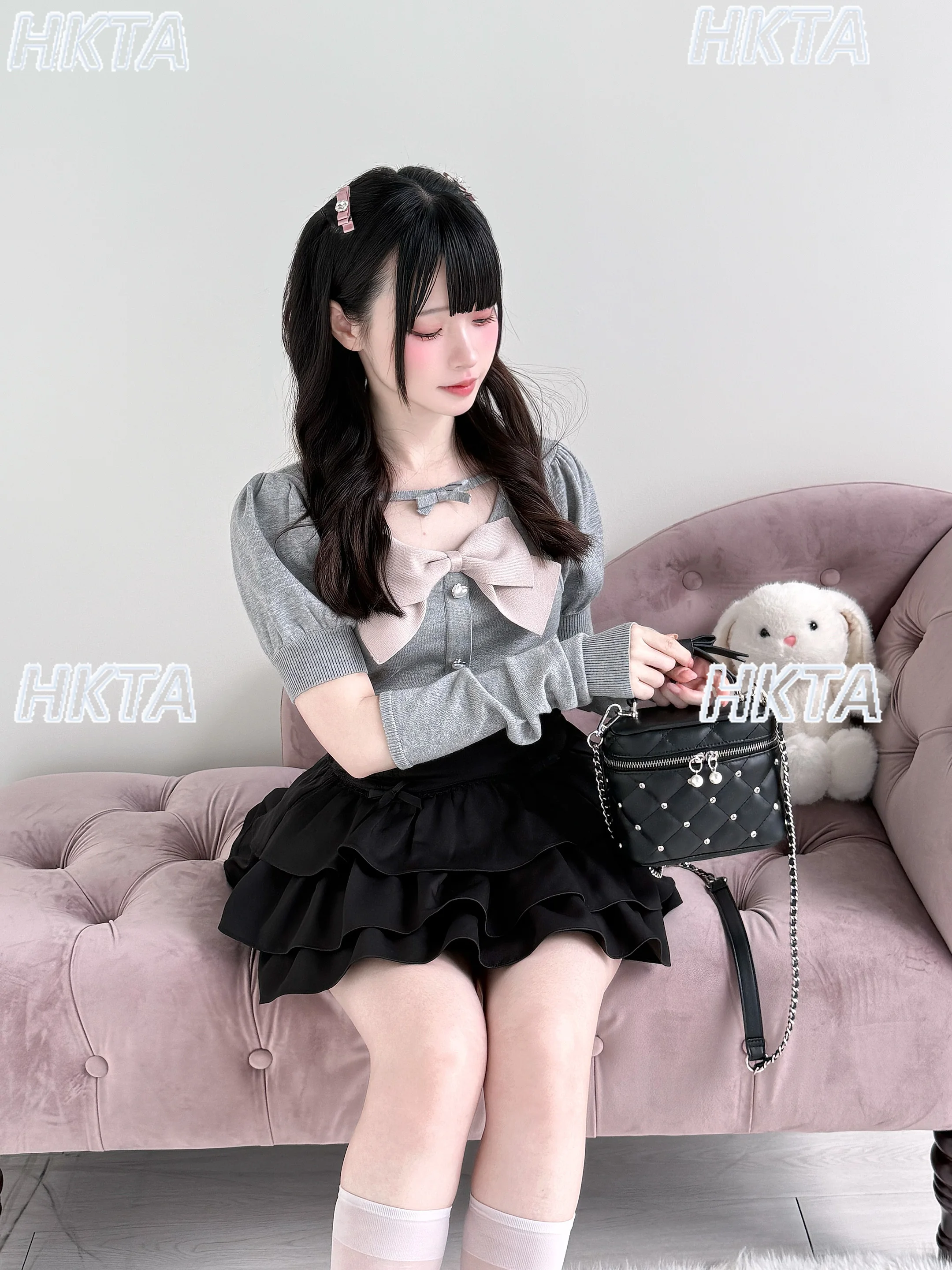 2025年秋新作 ラウンドネック バブルスリーブ ステッチニットトップ スタックドボウ プリーツケーキAラインスカート ブラックセット レディース