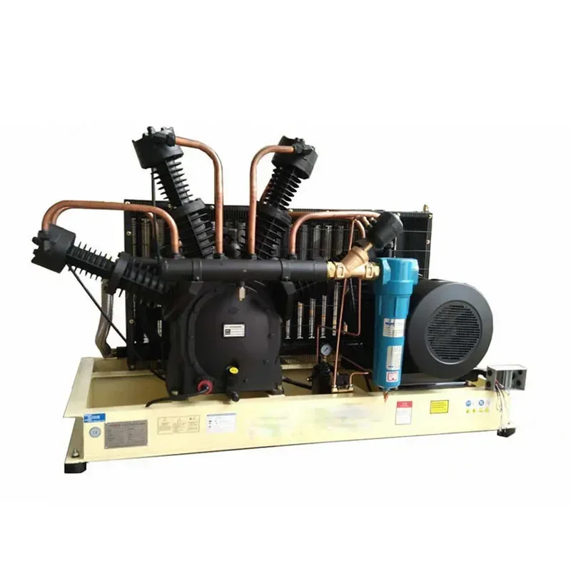 The wholesale price of high-pressure piston air compressors with cylinders used in blow molding machines in the industry is risi