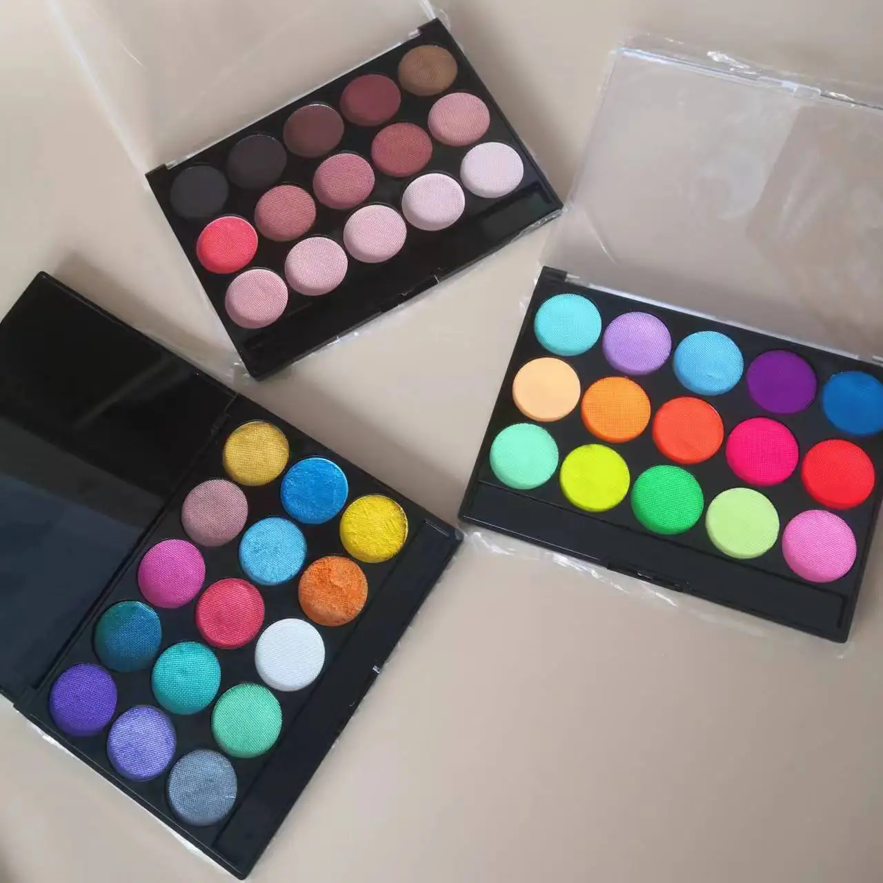 

High Pigment 15 Colors Eyeliner UV Pearly Water Activated Face Painting Pastel Eyeliner Palette Friendly For DIY Makeup