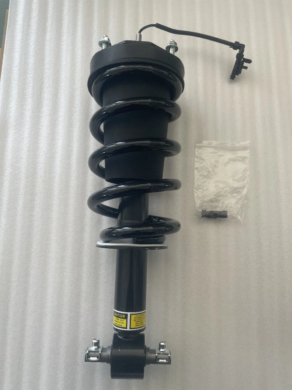 Auto Parts, Front Shock Absorber 23464589 84061228 84176631 84977478 For GMC Yukon Tahoe Escalade Avalanche Suburban