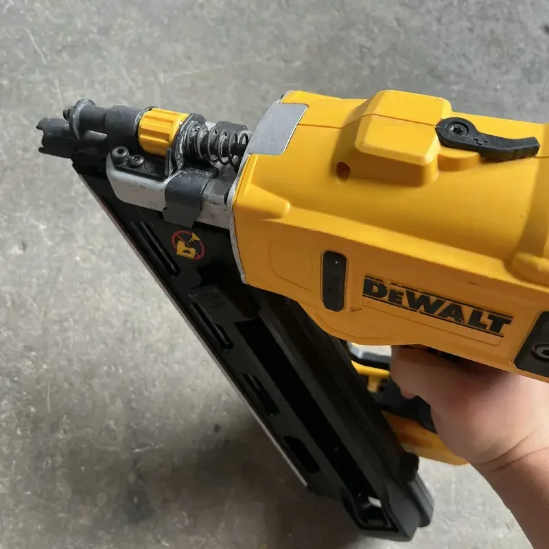 DeWalt DCN692 First Fix 18V Cordless 2 Speed Framing Nailer 90mm,Body Only second-hand Achieve brand new 70% performance
