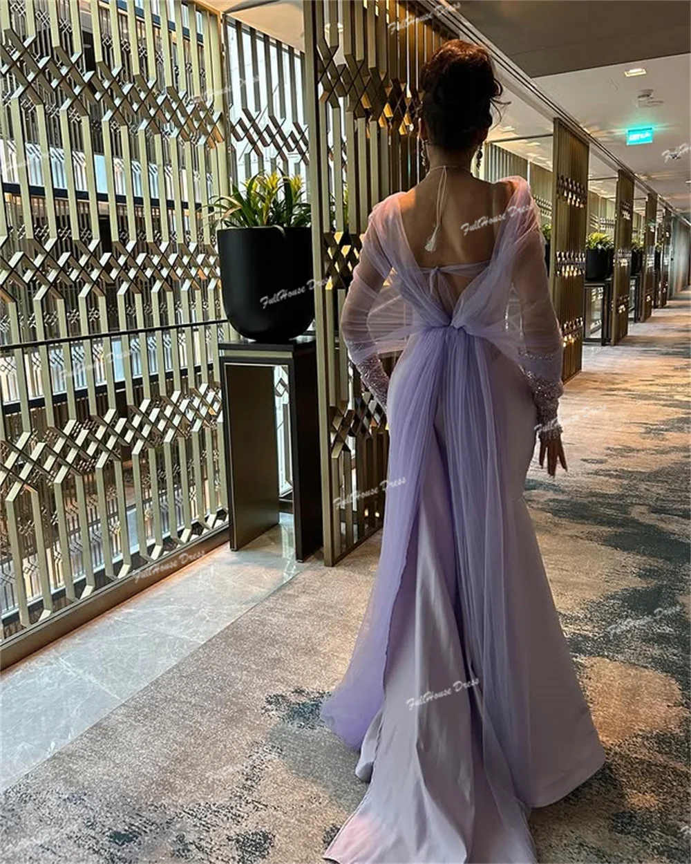 فستان سهرة فاخر مصنوع حسب الطلب بياقة قارب مطرز بالخرز بدون ظهر بطول الأرض مع فستان سعودي بأكمام 3/4