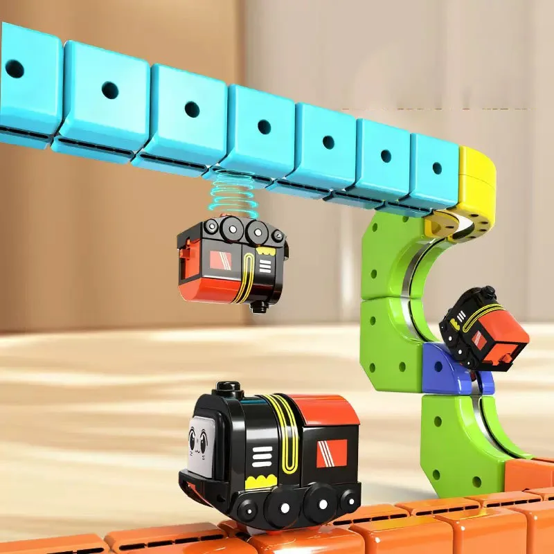 المكعب السحري غير المغناطيسي متنوعة اللبنات قطار السكك الحديدية سيارة الكهربائية المضادة للجاذبية الأطفال الربط السكك الحديدية سيارة تسليم 2 سيارات