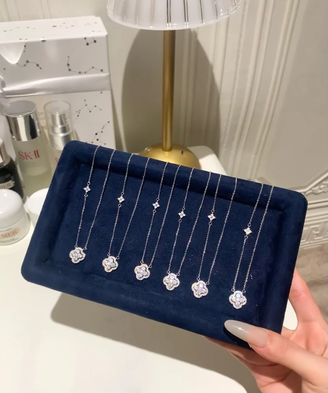 قلادة ألماس كاملة بأربع أوراق البرسيم - هدية مجوهرات ساحرة محظوظة لها | تصميم رائع وبسيط | الكمال إنس ستايل لوكسو #3