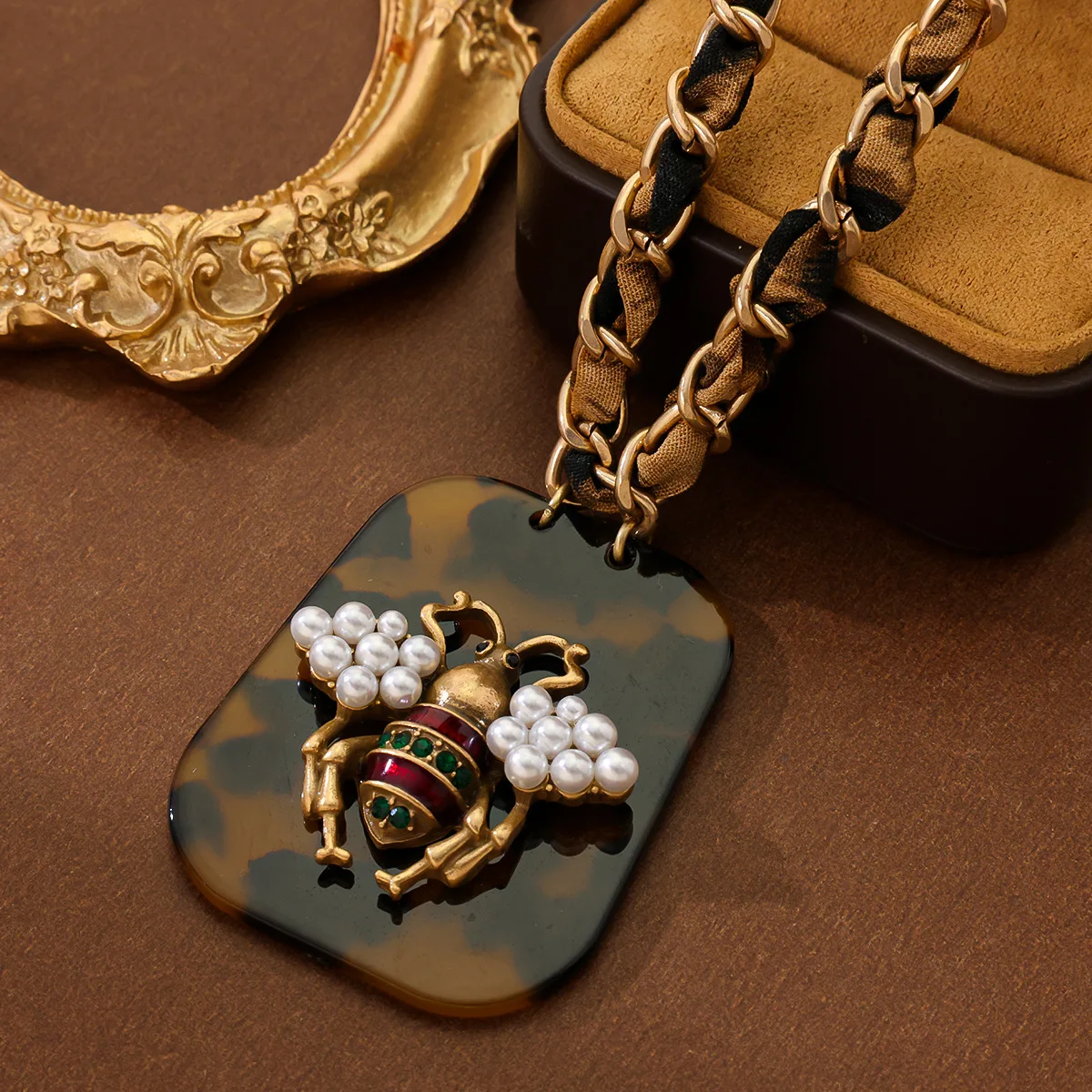 colliers-classiques-tisses-a-la-main-avec-pendentif-abeille-serie-tres-vendue-cadeaux-retro-populaires