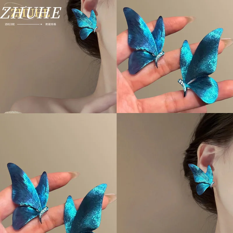 Blaue glitzernde Schmetterlingsbrosche mit Kristallakzenten für Damen, elegantes Party-Schmuckgeschenk