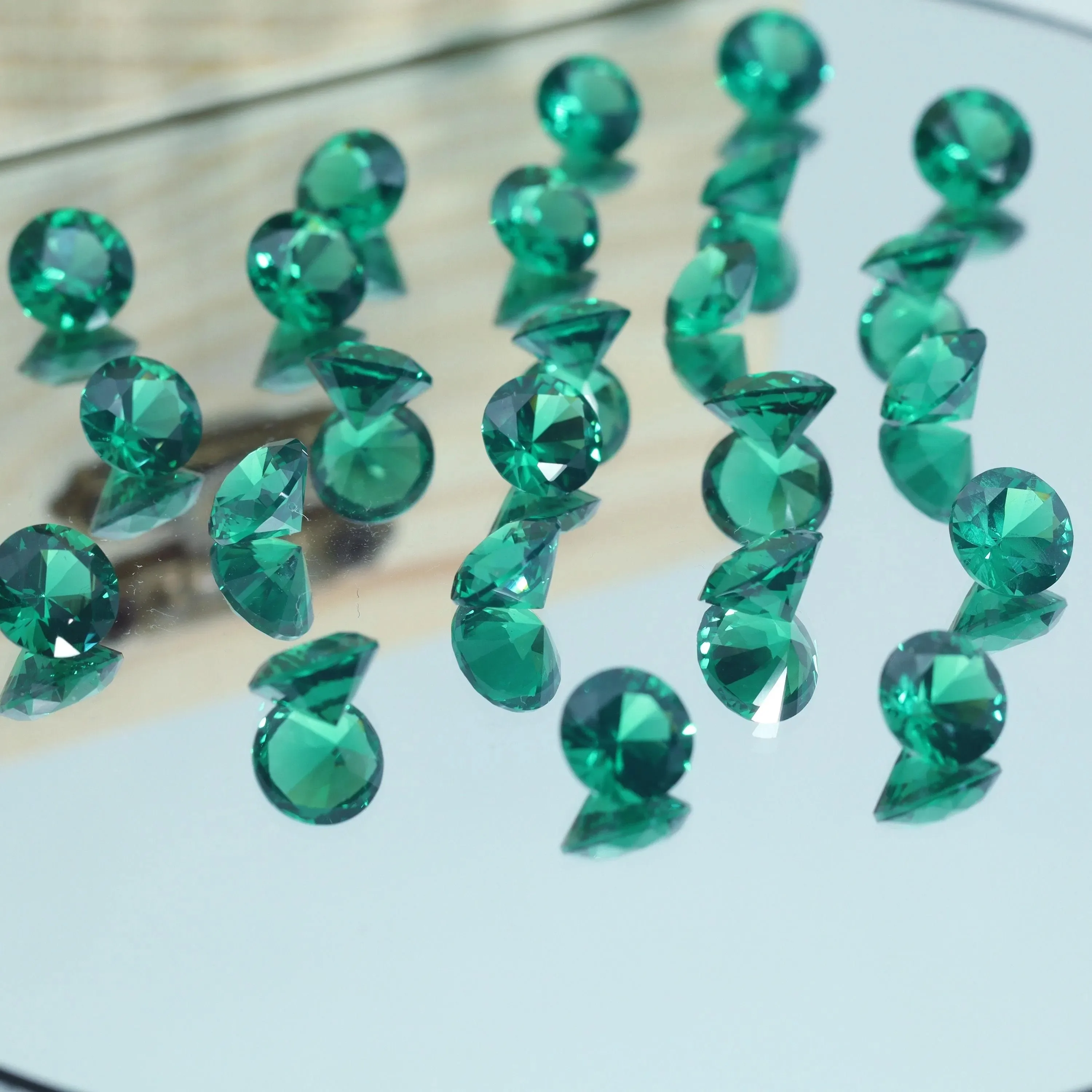 Round Faceted Lab Created Emerald Synthetic Green Nano Crystal Gem Brilliant Cut Loose Gemstones Various Sizes 0.8-3mm