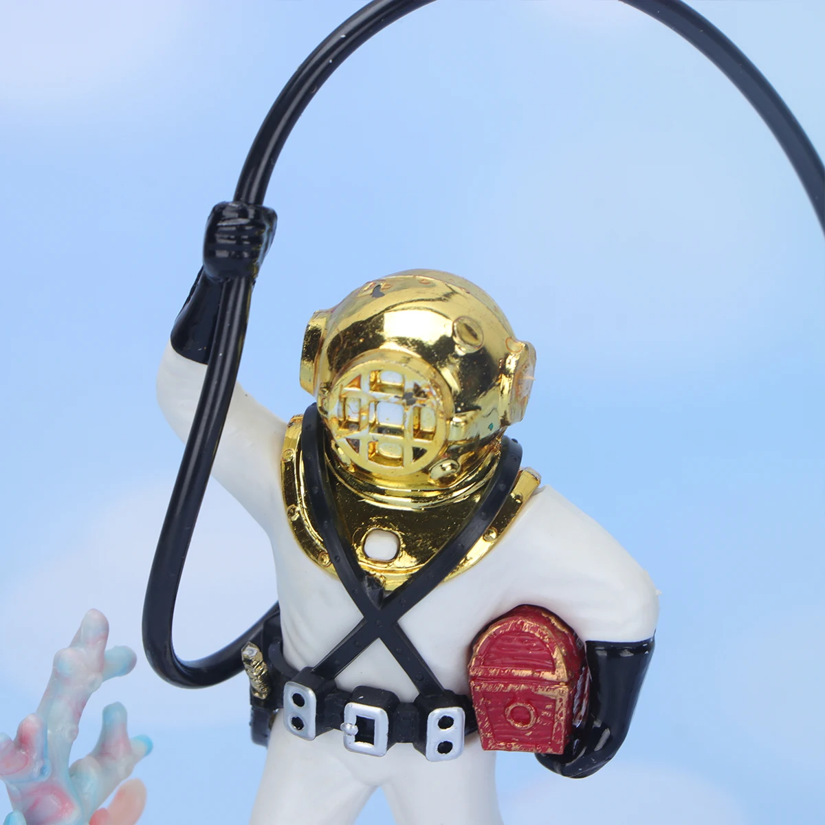 

Fish Tank Diver Decoration White Statue Man Aquarium Resin Model Ornament Small Accessories Floating Figurine for Fish