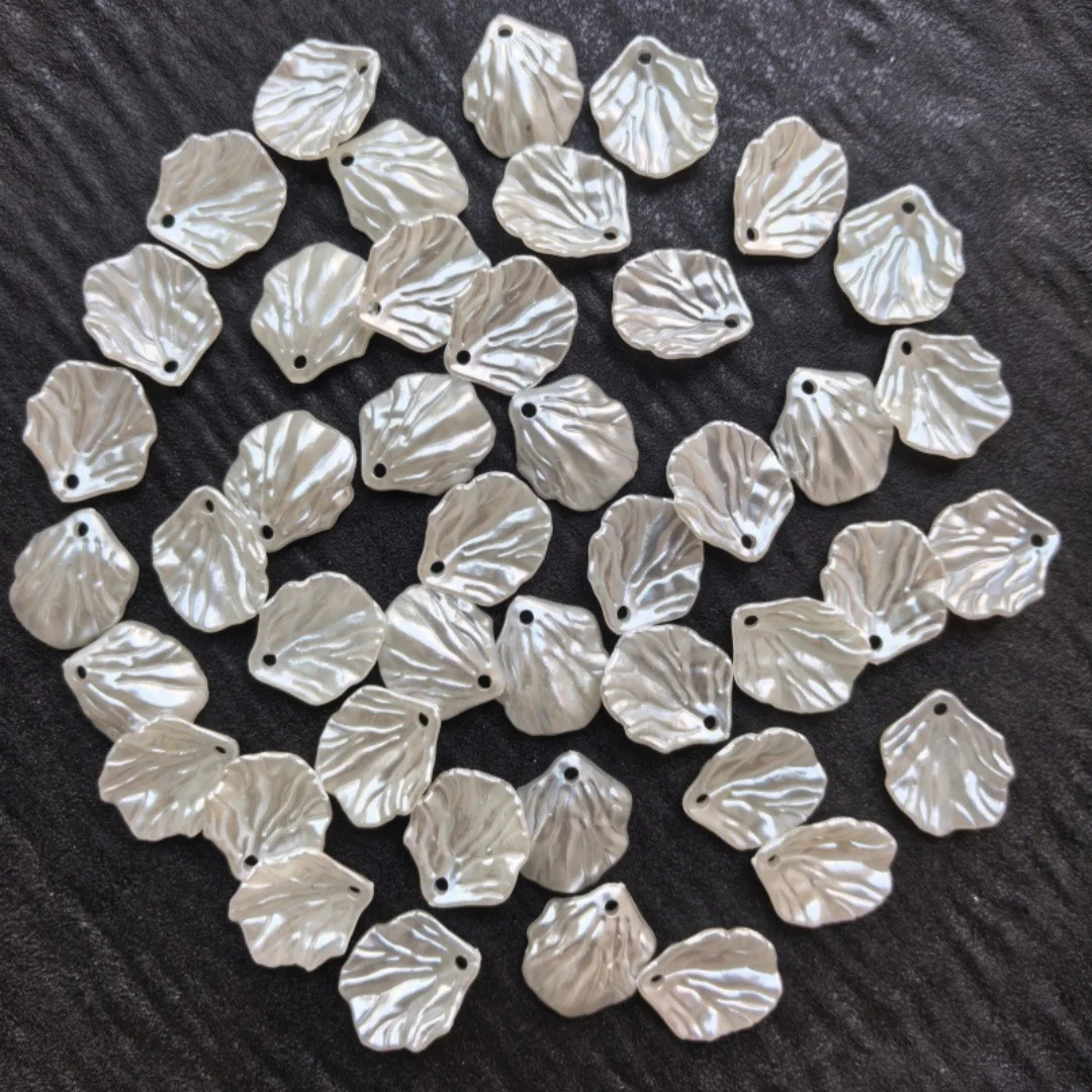 Hojas blancas puras de 17,5 mm, cuentas acrílicas, colgantes DIY, joyería, ropa, cuentas decorativas, regalos navideños, fiestas