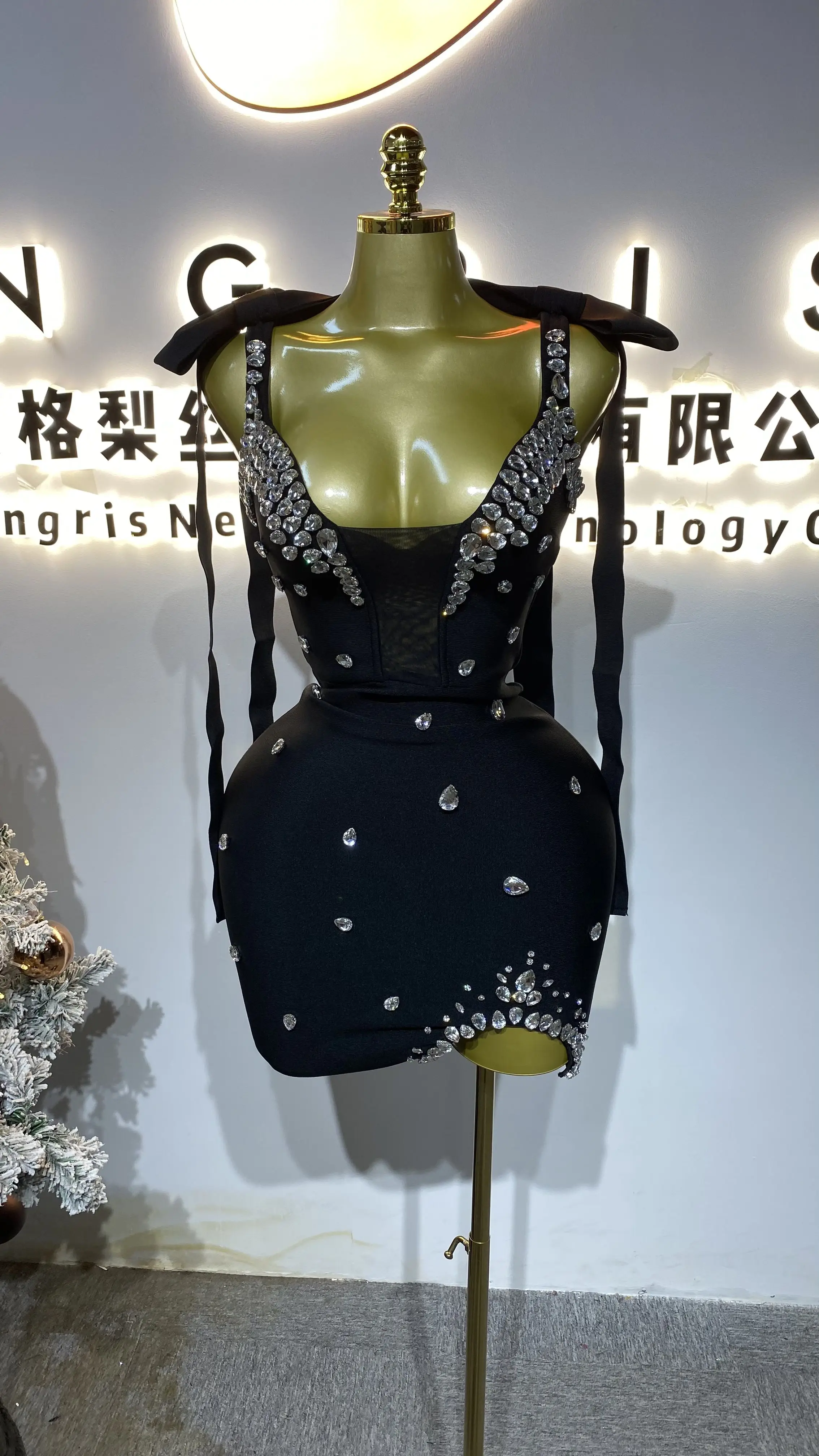 Off-shoulder pearl mini dress, slim-fit dress, 3D floral luxury dress, elegant for women.-GZXX425