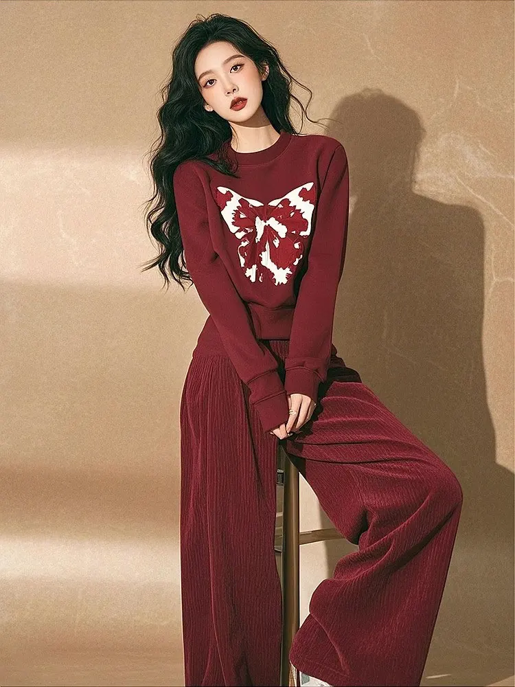 

Spring 2025 plus Size Fashionable Slim Fit round Neck Sweatshirt Wide Leg Pants Two Piece Set New Year's Robe Casual Versatile