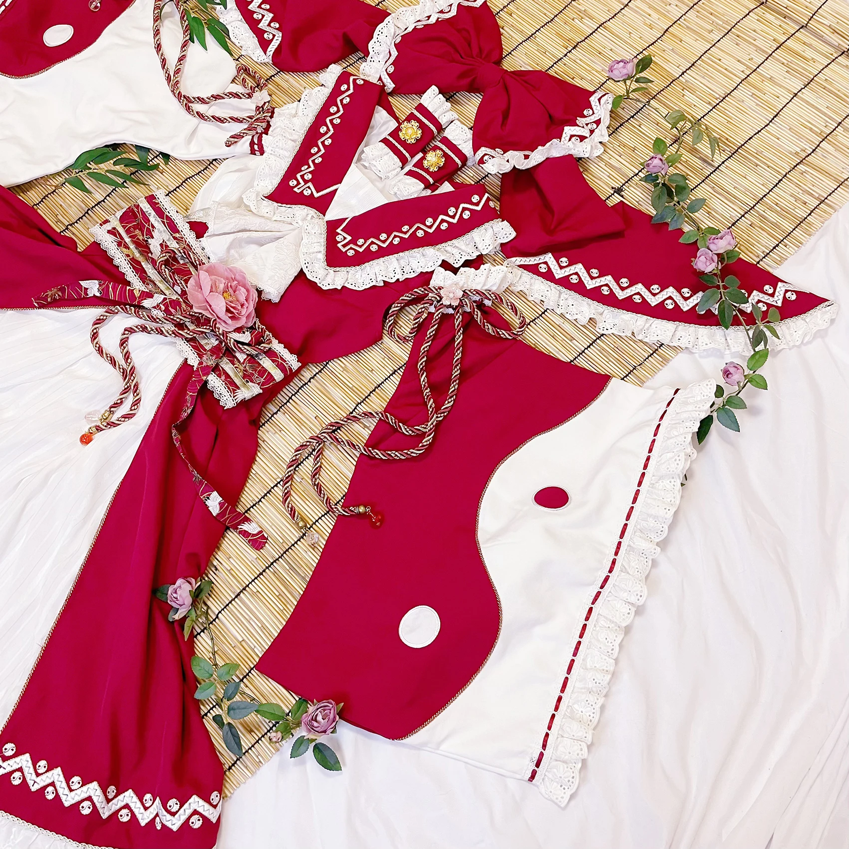 أزياء Hakurei Reimu التأثيرية لجميع القديسين وأعياد الميلاد وحفلات لعب الأدوار فستان اللعبة الهزلية مقاس S-XXL مشروع Touhou الجديد