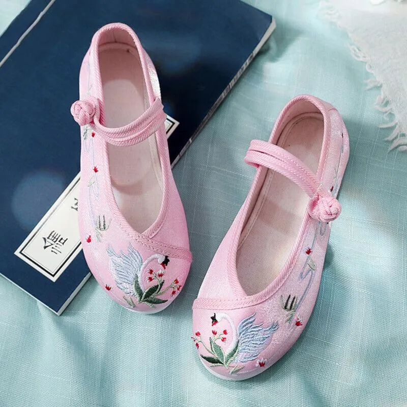 

Chinese Style Cloth Surface Shoes Handmade Embroidery Kids Shoes Girls Elegant Traditional Flow Pattern Hanfu Shoes