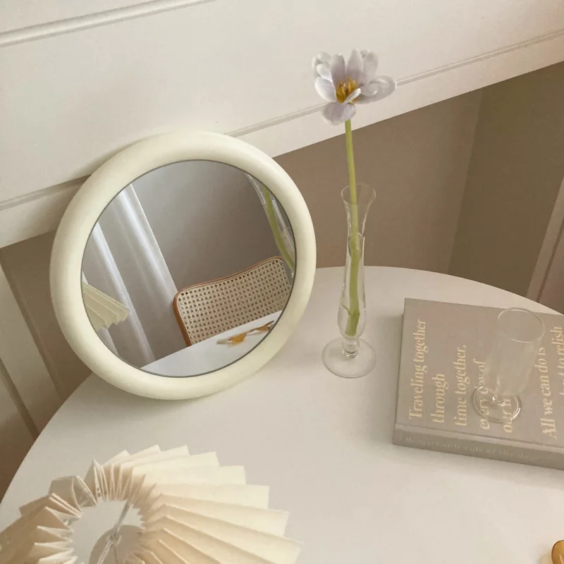 JOYLOVE Nordic Style Round Makeup Mirror Vintage Natural Wood Frame Desktop Dressing Make Up Mirror Table Room Decoration Photo