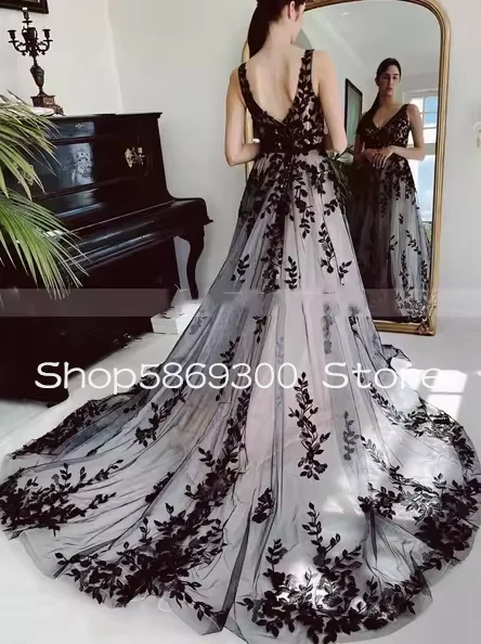 Black white Gothic Wedding Dress V-Neck Boho Beach Bridal Gown Chapel Train Lace Appliqued Customized Vestido De Novia