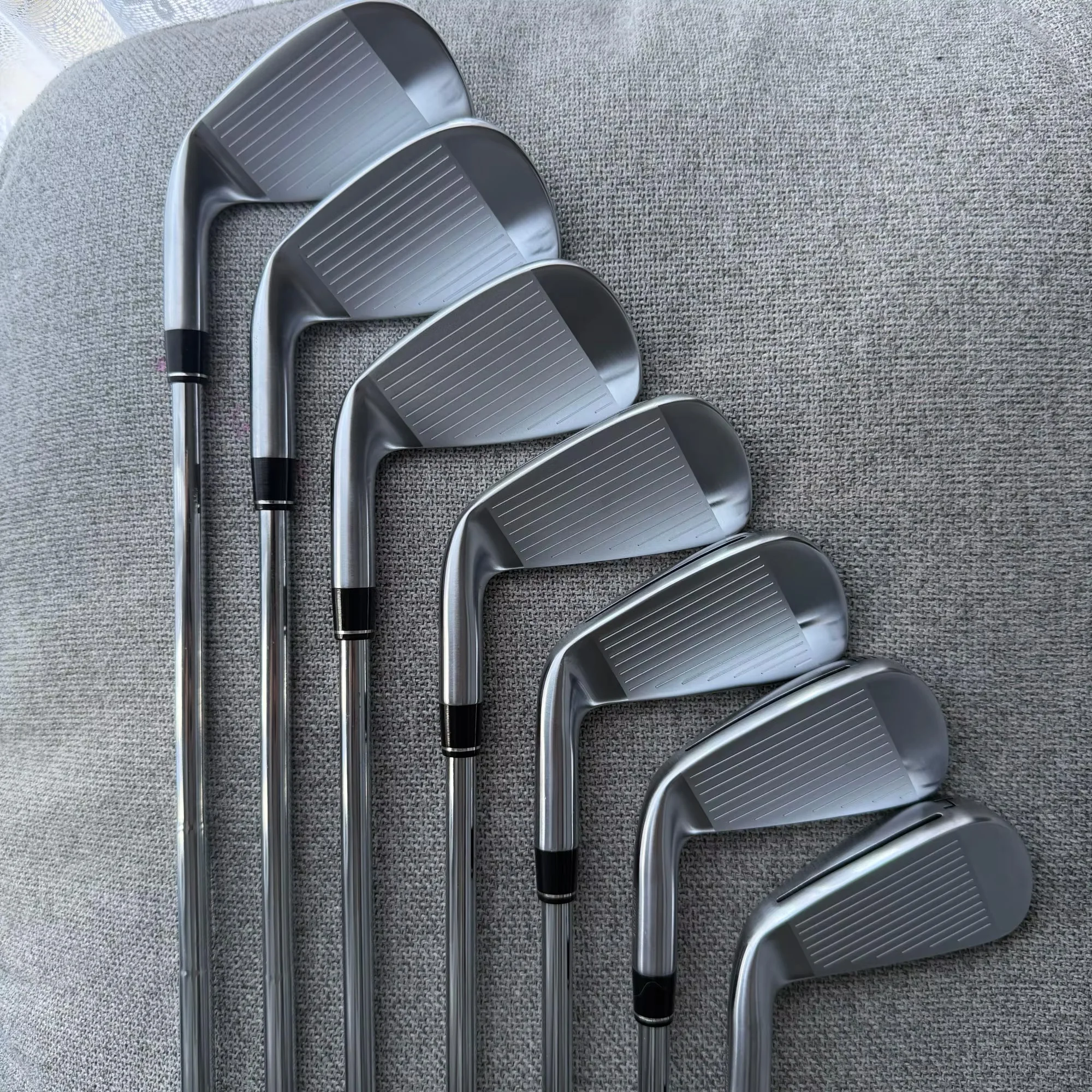 

Set of Golf Iron Right Handed Golf Clubs Stainless Steel Irons Right Hand Users 7 Pcs Forged Iron Heads