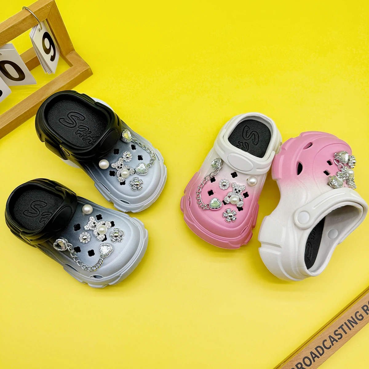 Cute and Versatile Parent-Child Slippers for Boys and Girls, New Cartoon Silver Bear Clogs with Soft Non-Slip Soles and Closed-Toe Design, Model 606