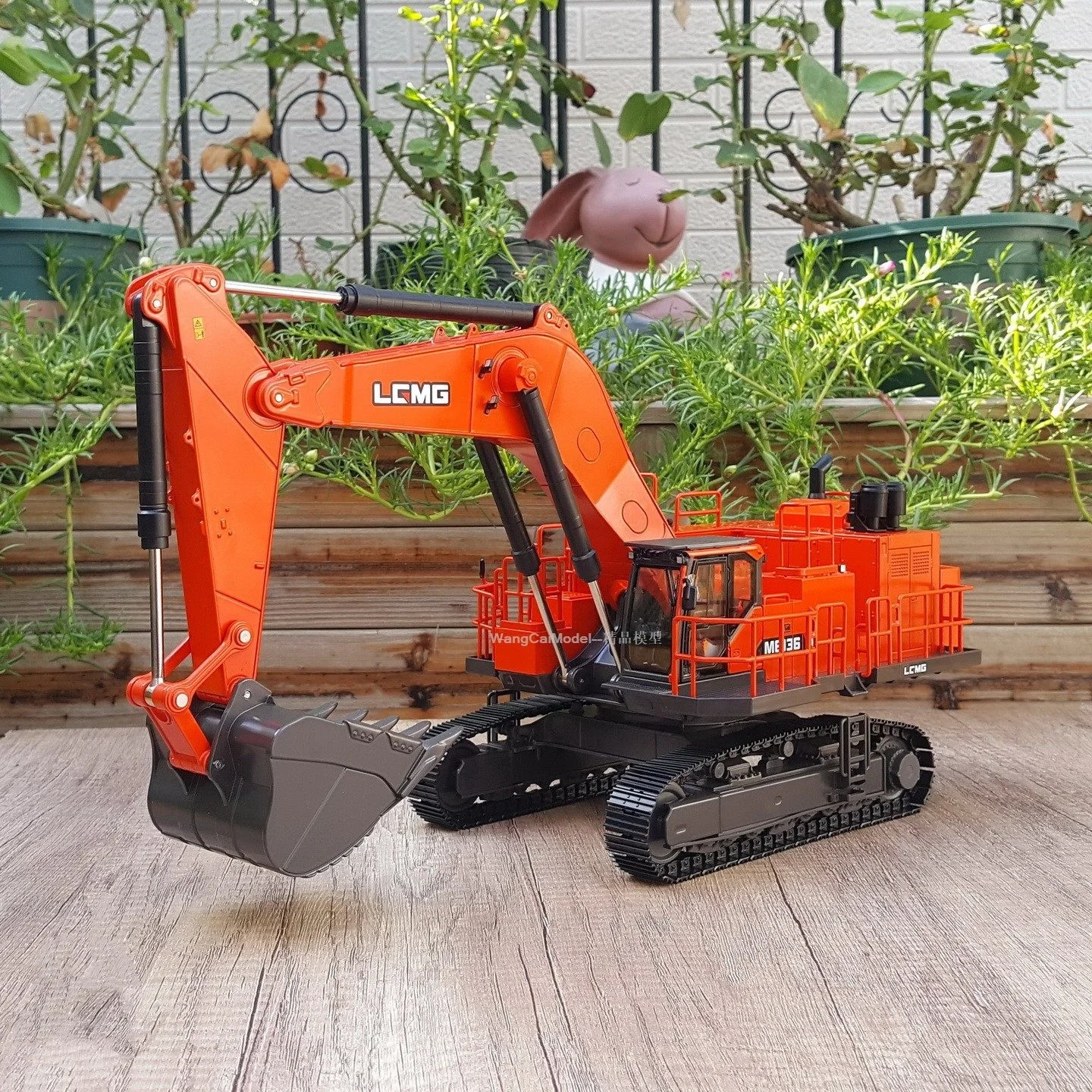 

Collectible Diecast Model 1:35 Scale LCMG ME136 Engineering Machinery Heavy Duty Hydraulic Excavator Vehicles Alloy Model