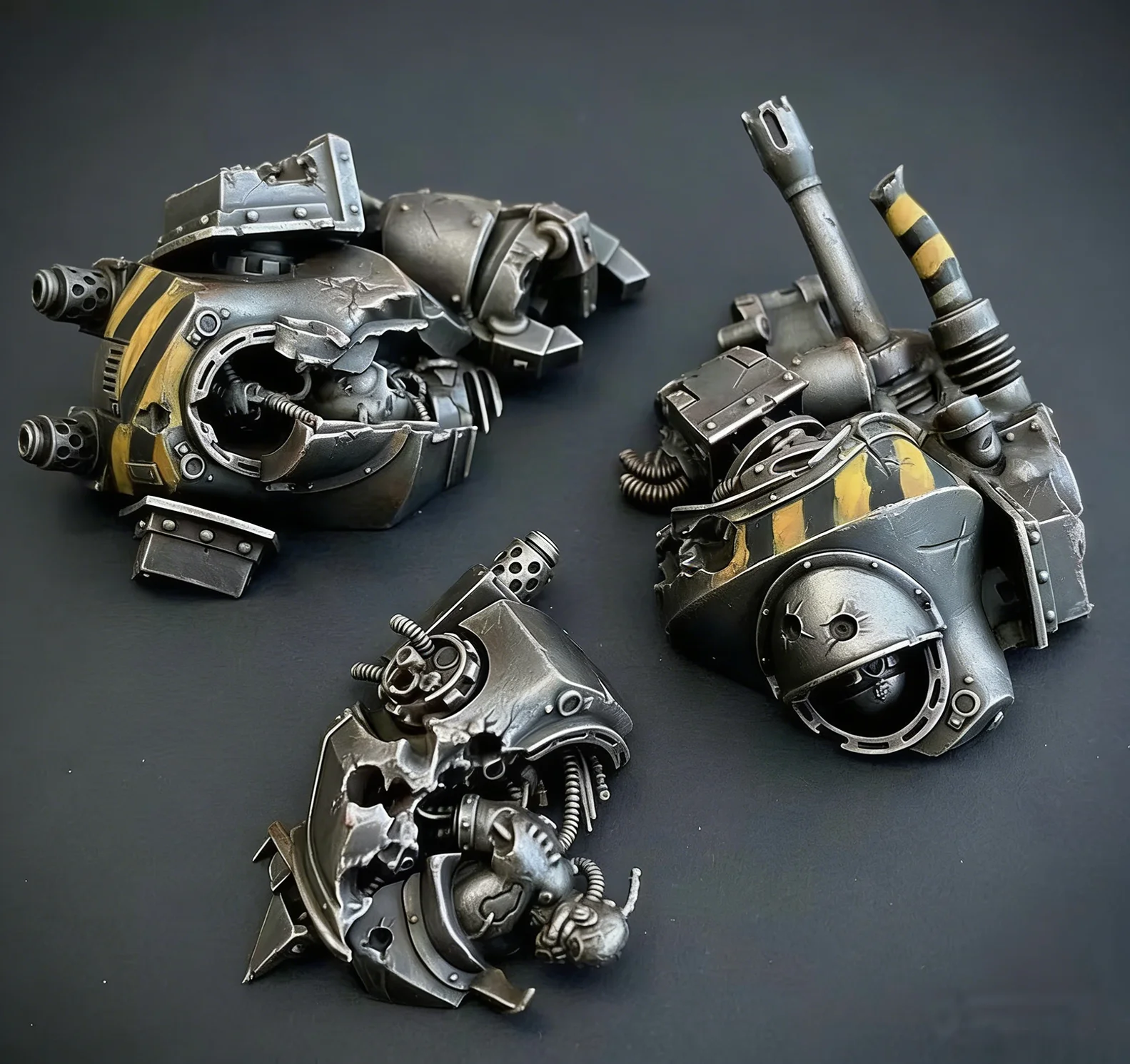 

Миниатюра из ABS-пластика, совместимая с 40K, в виде обломков дредноута — аксессуары для настольных военных игр — коллекционные предметы и украшения