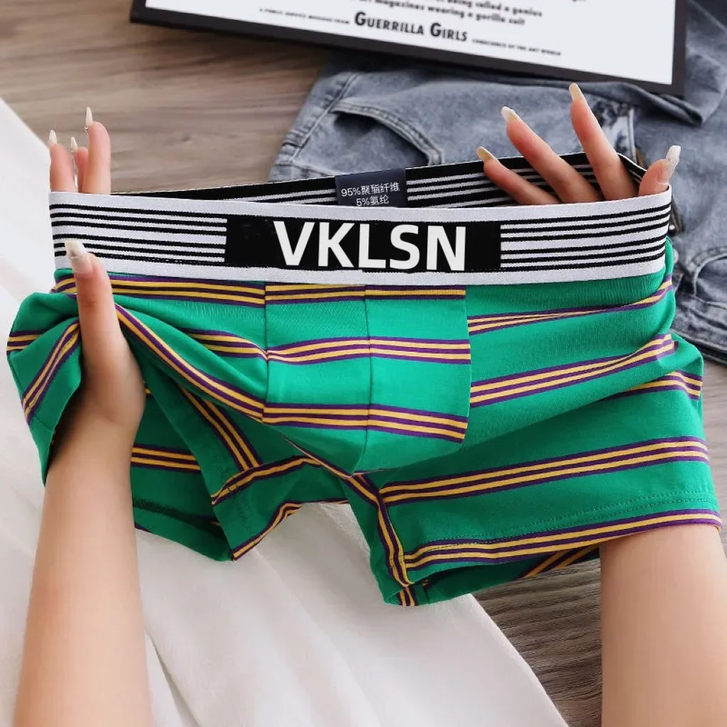 Striped popular men\'s underwear, comfortable and breathable boxer briefs, trendy and fashionable boxer shorts for youth