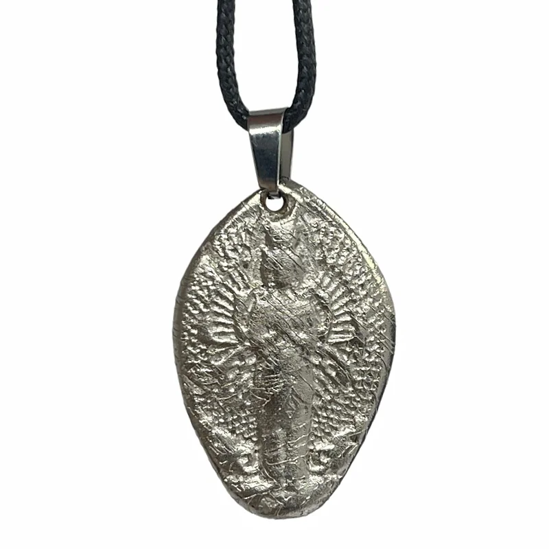 Muonionalusta Iron Meteorite Pendant Necklace Nickel Plated Oval Embossed Slice Unique Widmanstatten Pattern Cosmic Gift LK640