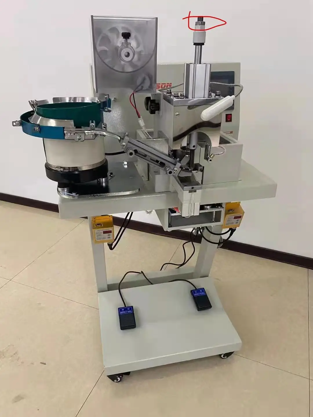 DS198-9 Automatic Computerized Rivet Attachment Machine Beads Setting Machine