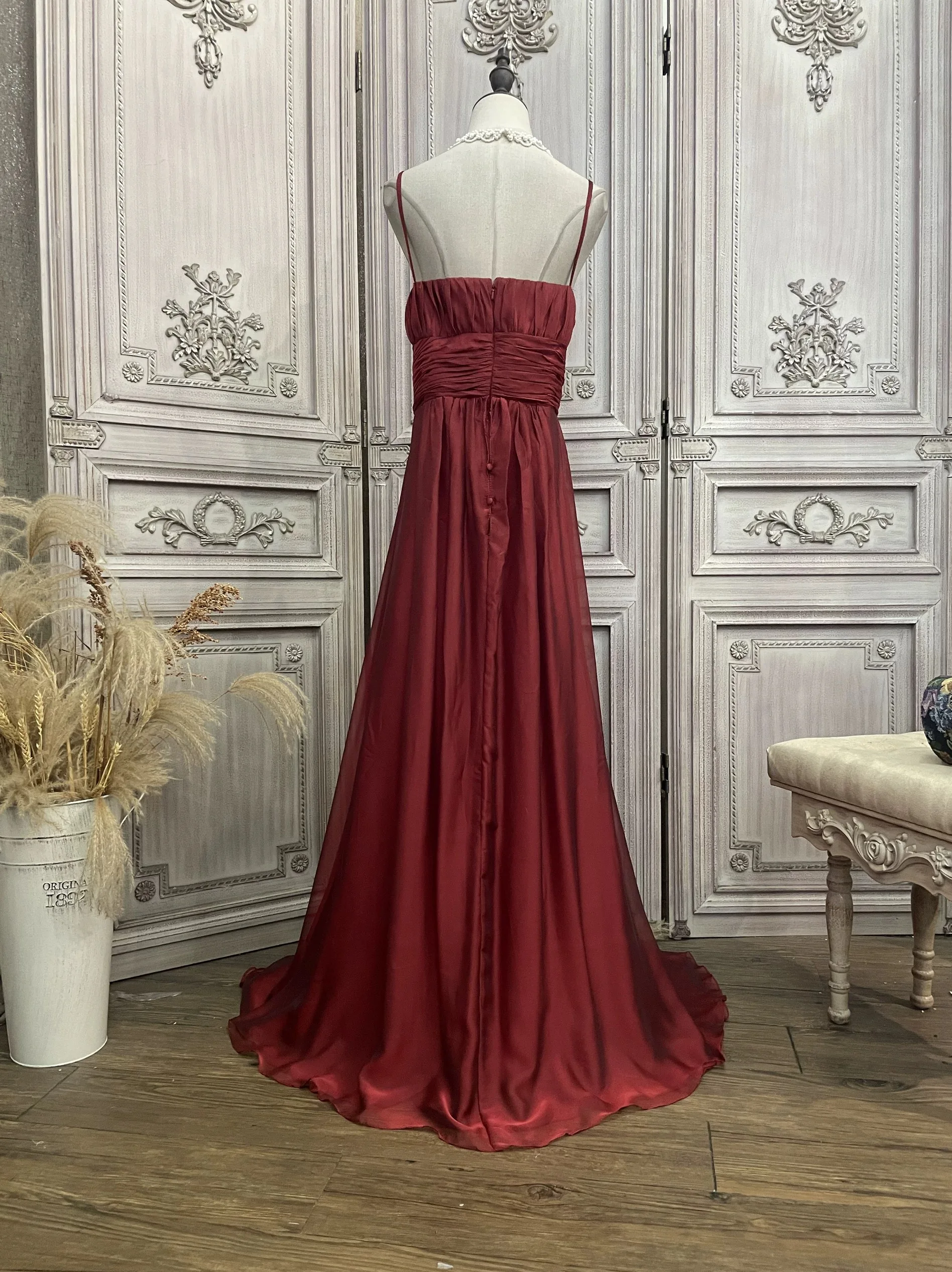 Burgundy Spaghetti Strap Evening Dress Sweetheart Floor Length Pleated Backless Annual Meeting Host Elegant Party Bride Gowns