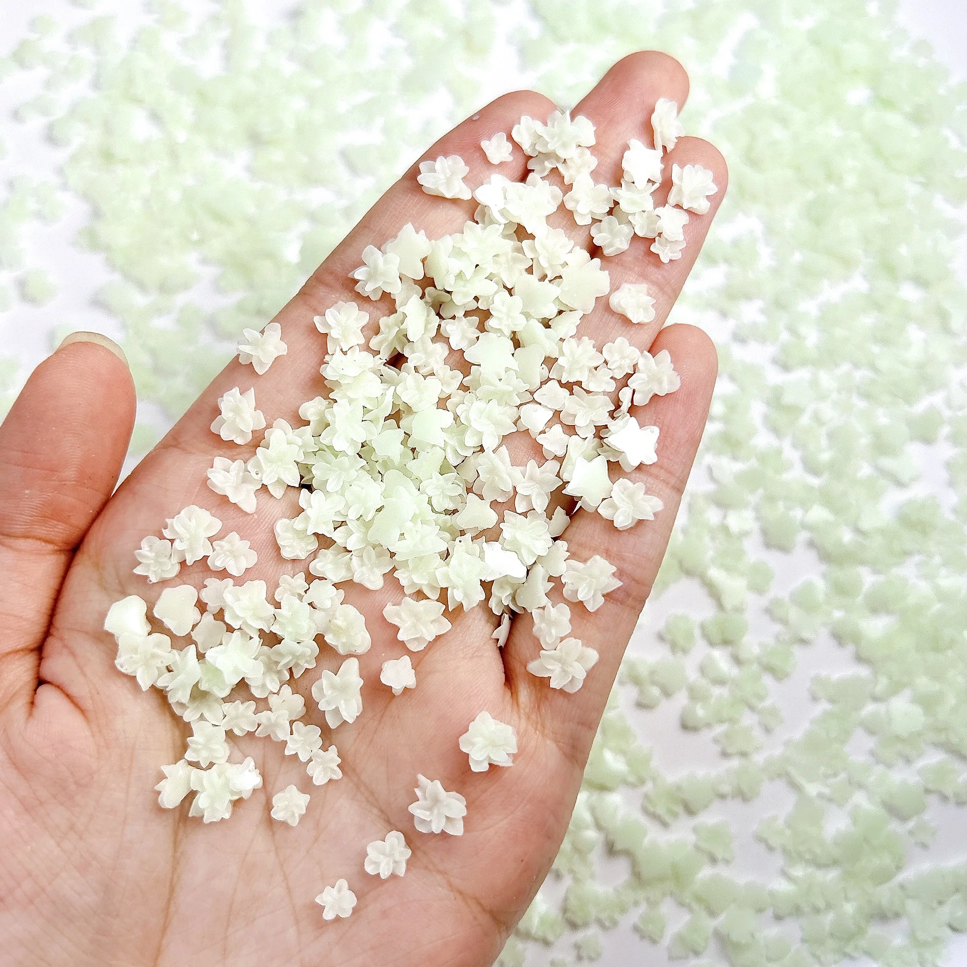 50PCS New Creative Irregular Flowers Resin Nail Charms Minimalist Sweet Colorful Blossoms Mixed Nail Art Decorations DIY Nails