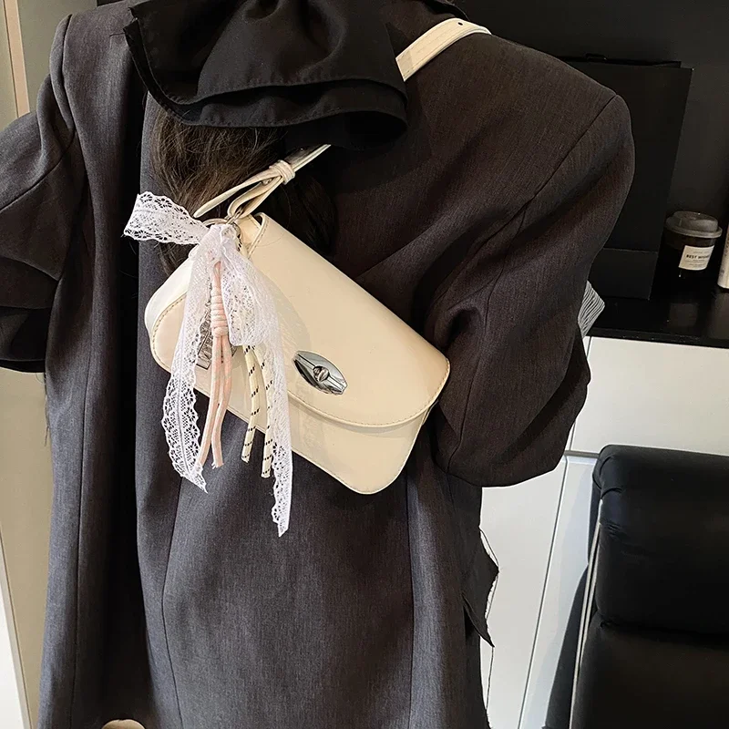 

Trendy Paris Fashion Crossbody Bag For Women - Vintage Inspired Leather Handbag With Minimalist Design & Superstar Appeal