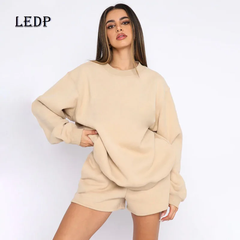 

Новинка весны 2025 года, однотонный пуловер с круглым вырезом, женский свитер с длинными рукавами, европейско-американская мода, повседневные шорты, женский костюм