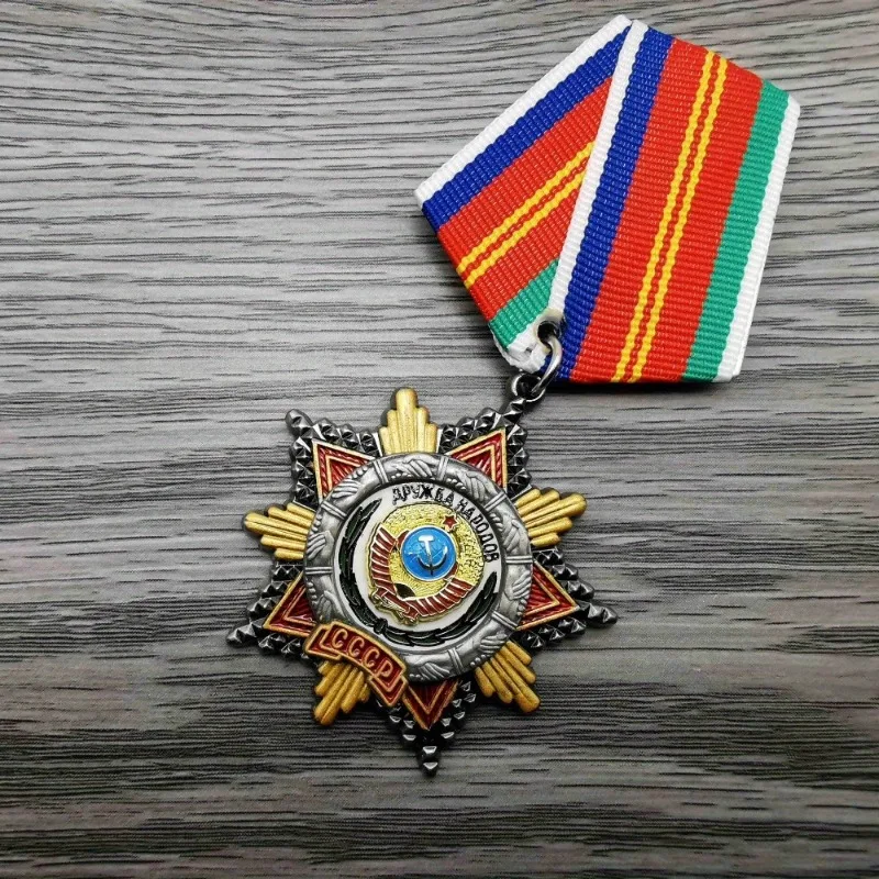 1Pc The Medal of Friendship Among The Peoples Emblem Honor Badge Brooch Copy