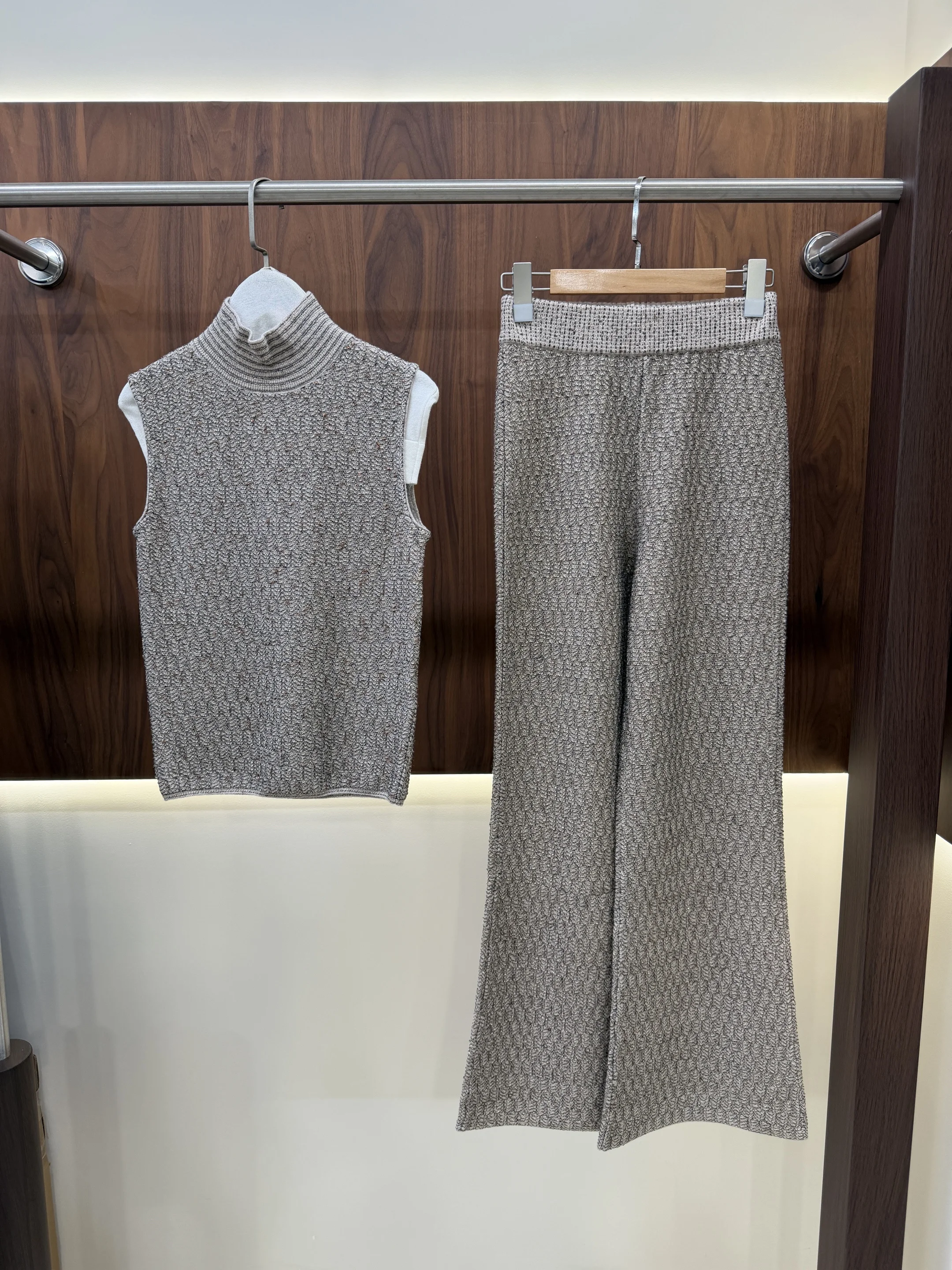 2026Women's Autumn/Winter Cashmere Knit Set: Sleeveless Turtleneck Top and Wide-Leg Knit Pants
